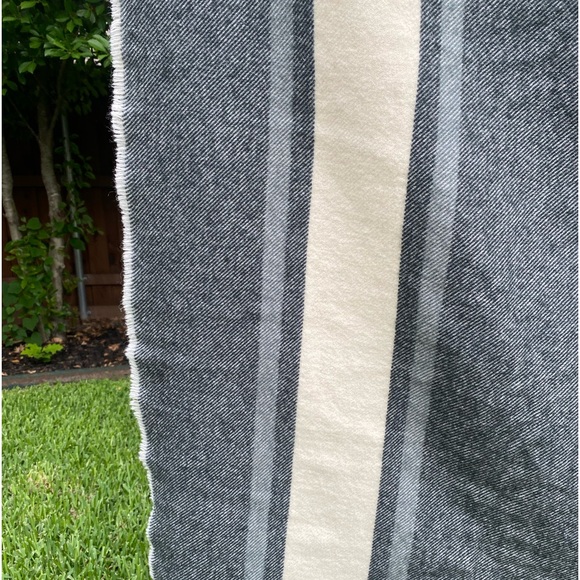 Origaudio Elliston Wool blend blanket with clip on carrier - Picture 10 of 16